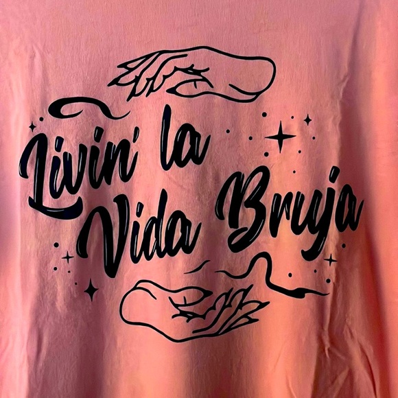 ❣️Livin’ La Vida Bruja- Living the Witch Life Graphic T-Shirt❣️ - Picture 1 of 3